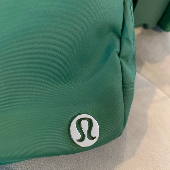 Lululemon Everywhere Belt Bag Everglade Green OG Original - Picture 4 of 11